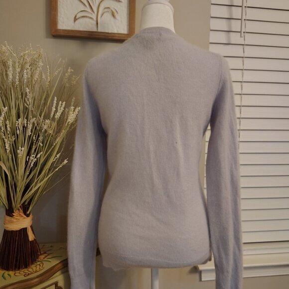 TAHARI - 100% Cashmere - Light Blue Long Sleeve - V Neck Sweater - Medium - Picture 2 of 5